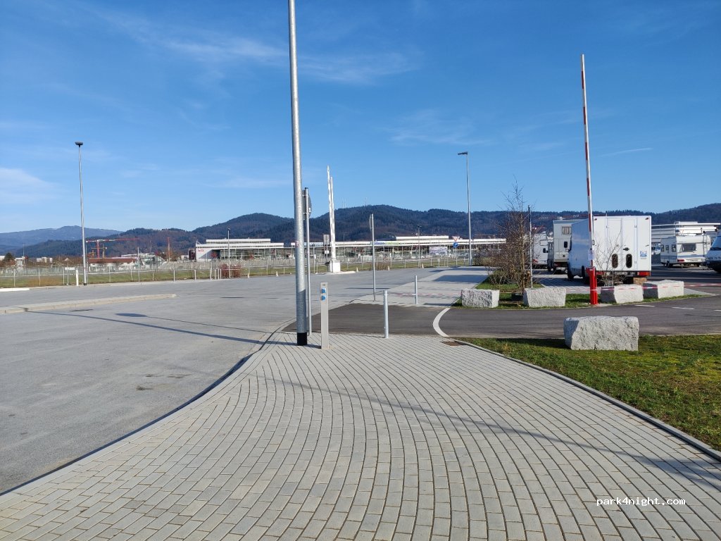 Wohnmobil Stellplatz Freiburg — foto 2