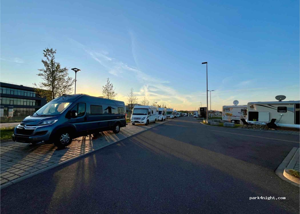 Wohnmobil Stellplatz Freiburg — foto 5