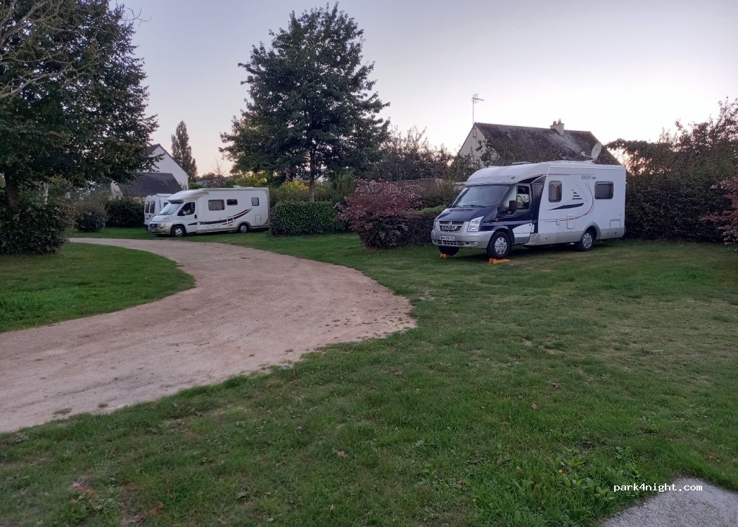 Aire camping-car Elven — foto 4