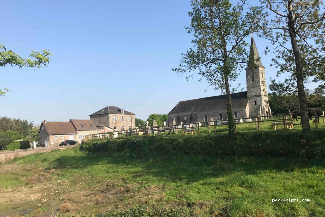 (14350) Bures-les-Monts - Le Bourg — foto