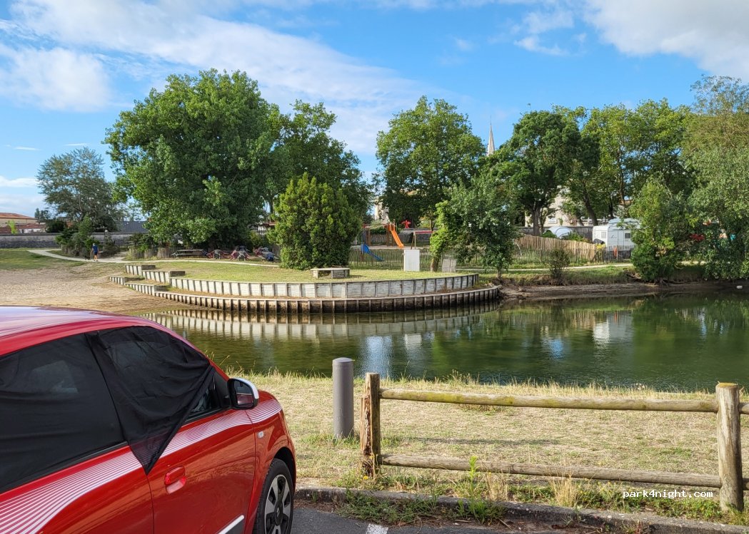 (17480) Le Château-d'Oléron - 27 Boulevard Philippe Daste — foto 2