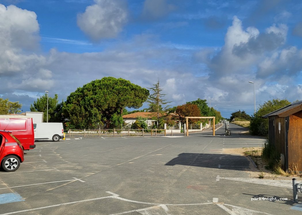 (17480) Le Château-d'Oléron - 27 Boulevard Philippe Daste — foto 4