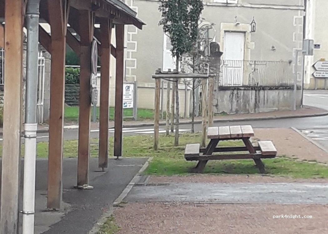 (58420) Brinon-sur-Beuvron - 10 Place Jean-Baptiste Durbise — foto 2
