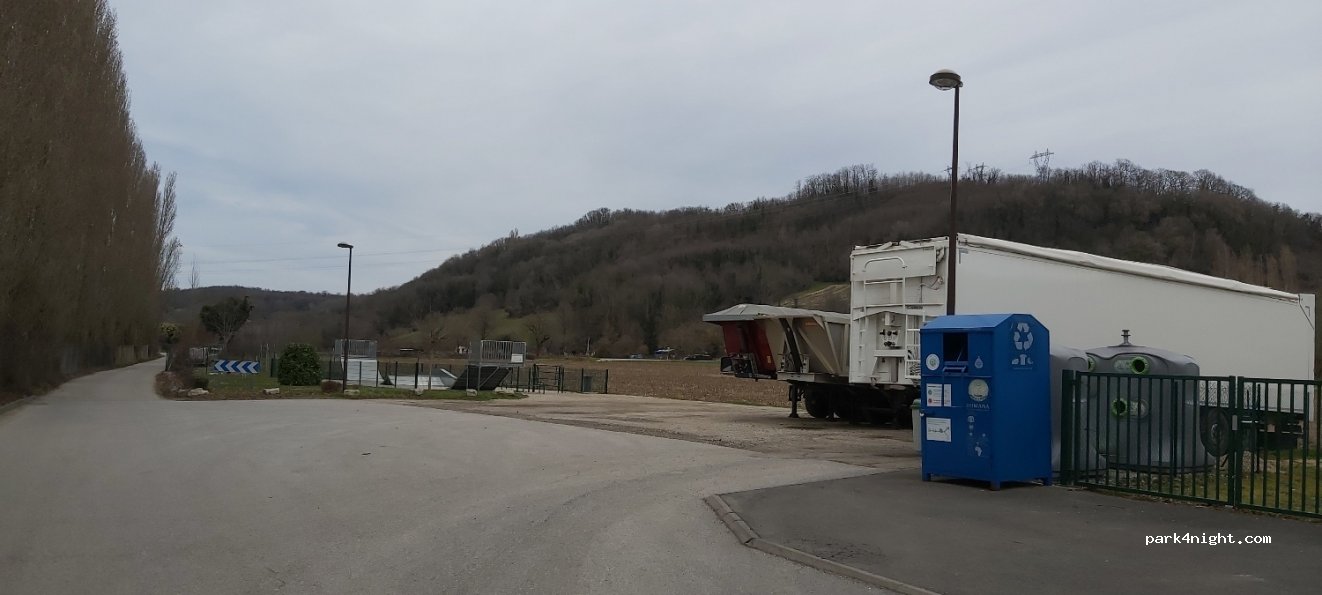 (01150) Vaux-en-Bugey - 640 Route de la Gare — foto 2