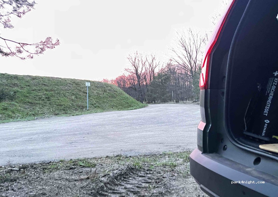 (01619) Zeithain - Wirtschaftsstreifen Flügel G — foto 2