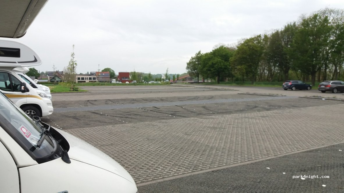 (3770) Riemst - 200 Maastrichtersteenweg — foto