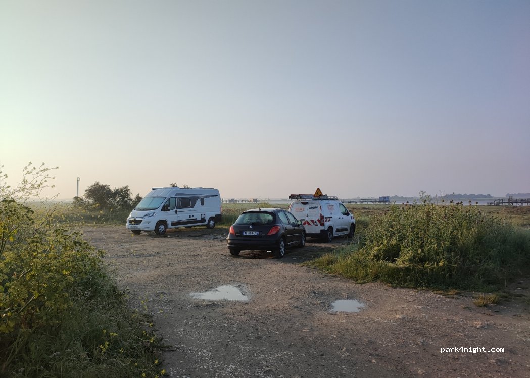 (17450) Saint-Laurent-de-la-Prée - Unnamed Road — foto 2