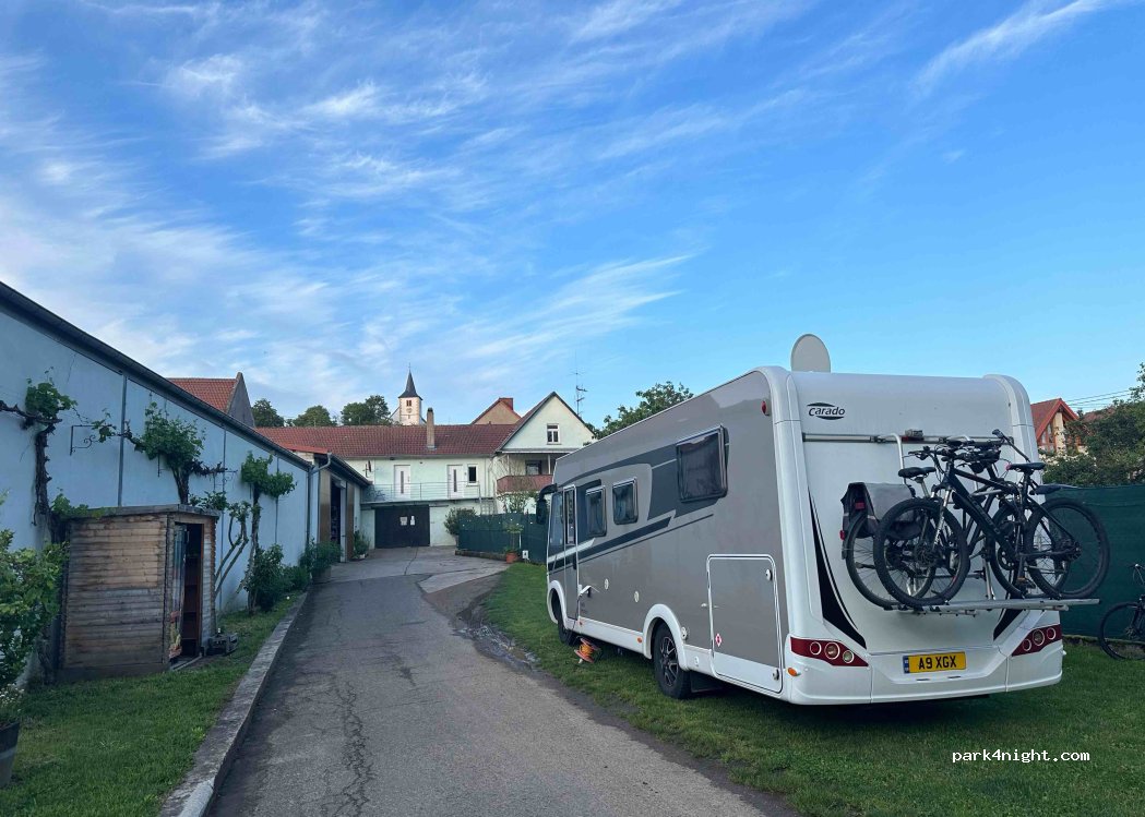 Wohnmobilstellplatz am Weingut H.Engelhard — foto