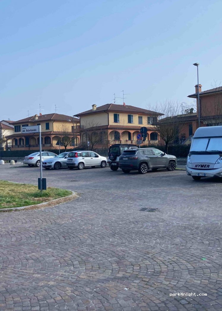 (27010) Guinzano - Piazza del Volontariato — foto