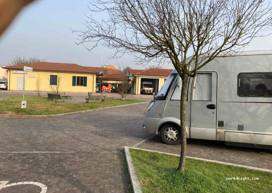 (27010) Guinzano - Piazza del Volontariato — foto 2
