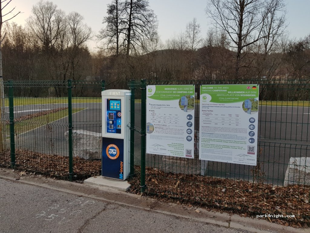 Aire de camping car ETIVAL CLAIREFONTAINE — foto