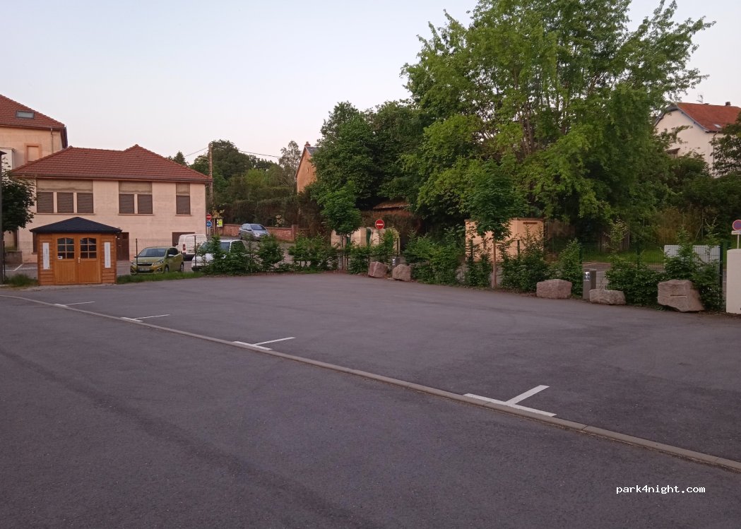 Aire de camping car ETIVAL CLAIREFONTAINE — foto 3