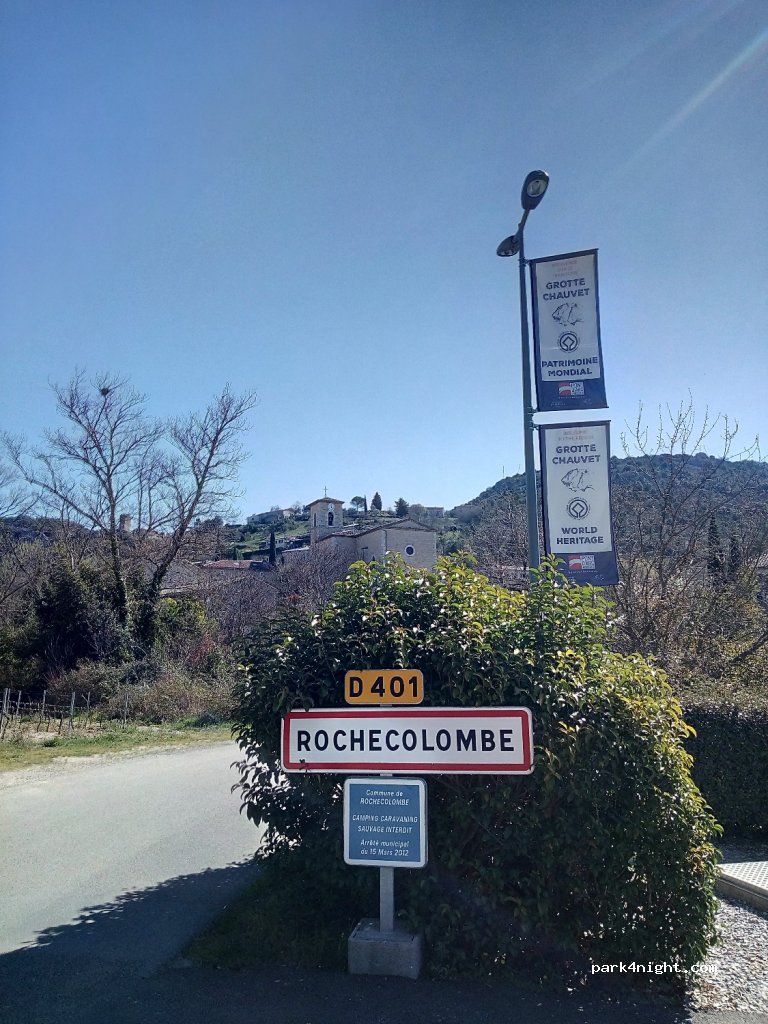 (07200) Rochecolombe - Saladine — foto