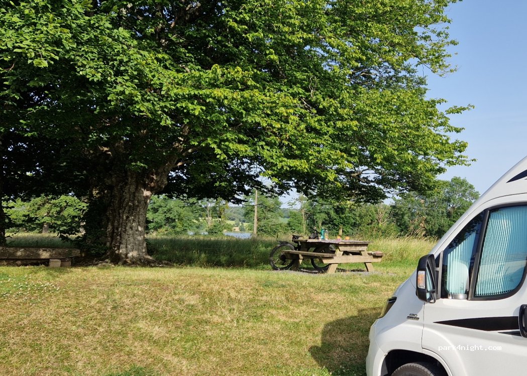 Aire de camping-car Lésignac-Durand — foto 2