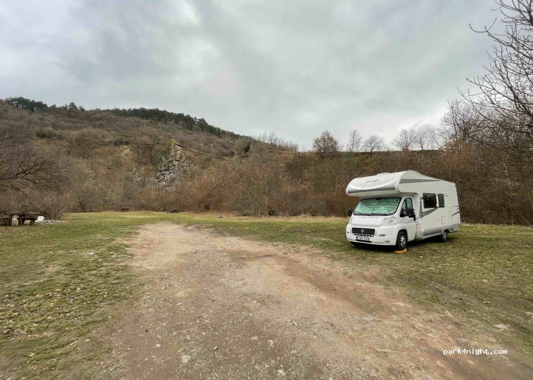 (8300) Raposka - Unnamed Road — foto
