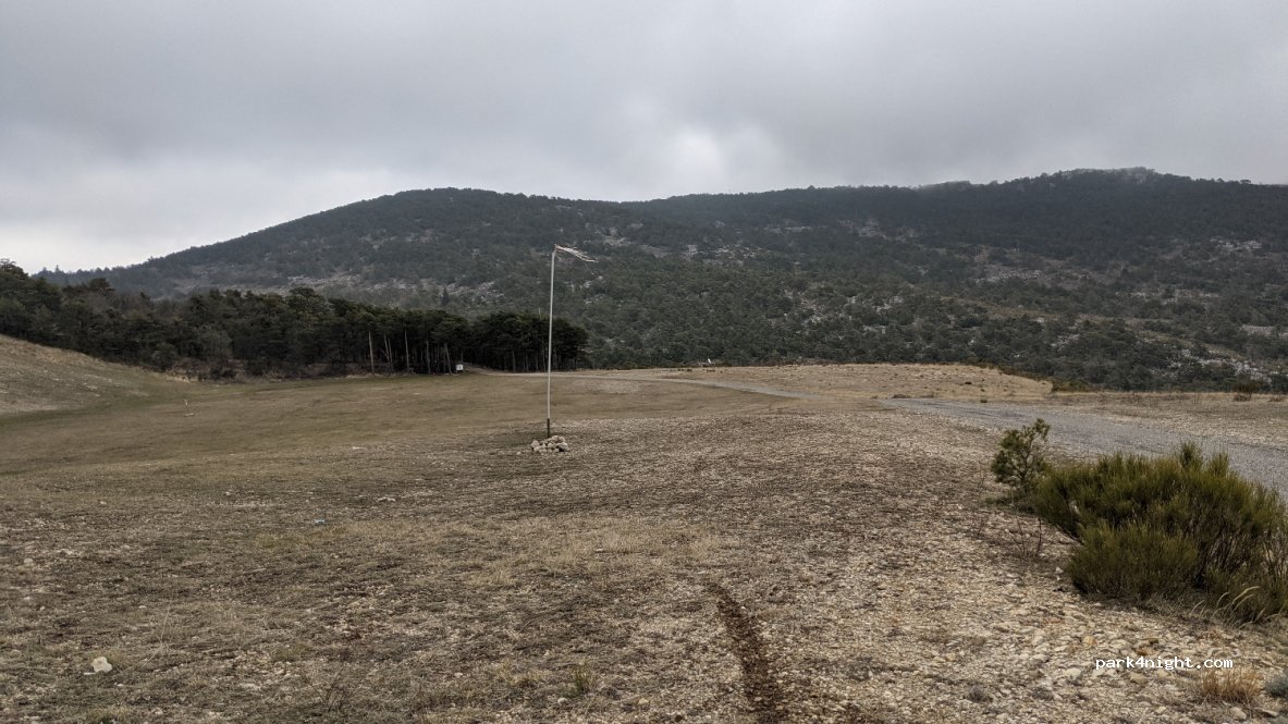 (83840) La Roque-Esclapon - Unnamed Road — foto 3