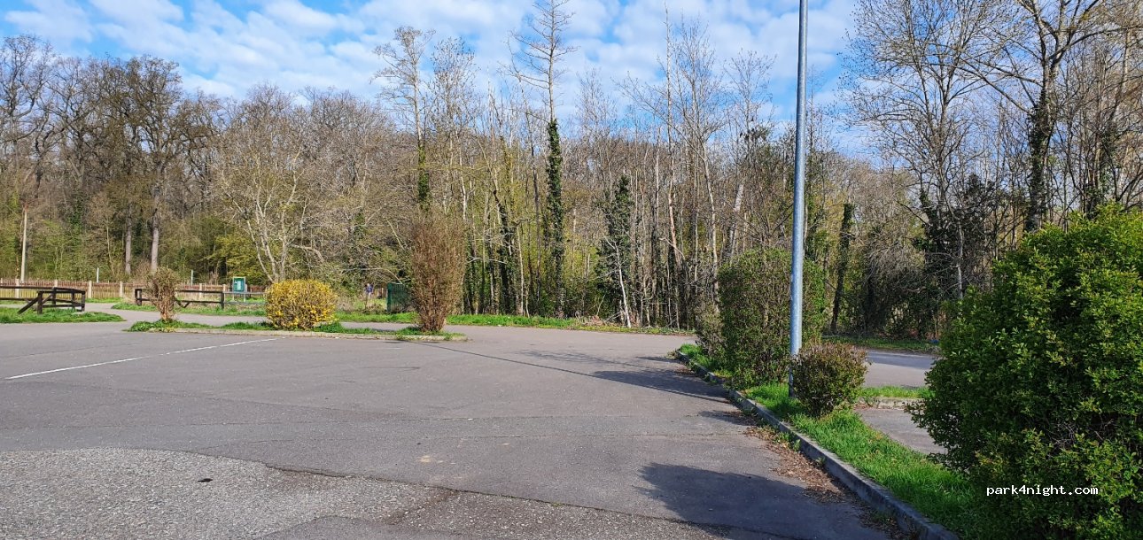 (04442) Zwenkau - 1 Geschwister-Scholl-Platz — foto
