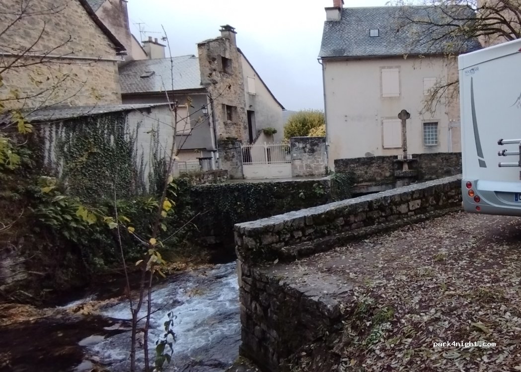 (12330) Salles-la-Source - 33 Rue du Bourg — foto 2