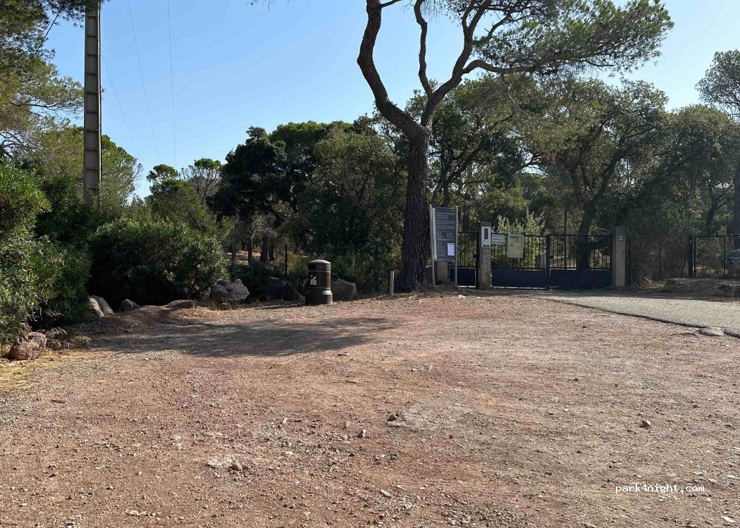 (83600) Fréjus - 2208 Route de Cannes — foto