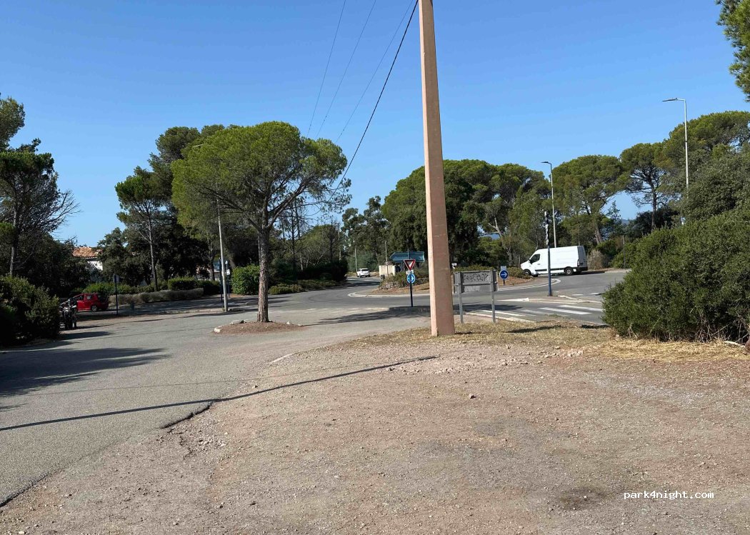 (83600) Fréjus - 2208 Route de Cannes — foto 2