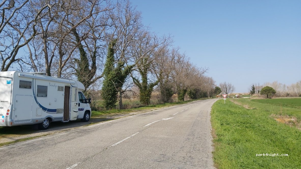 (13123) Saintes-Maries-de-la-Mer - Route de la Trinité — foto