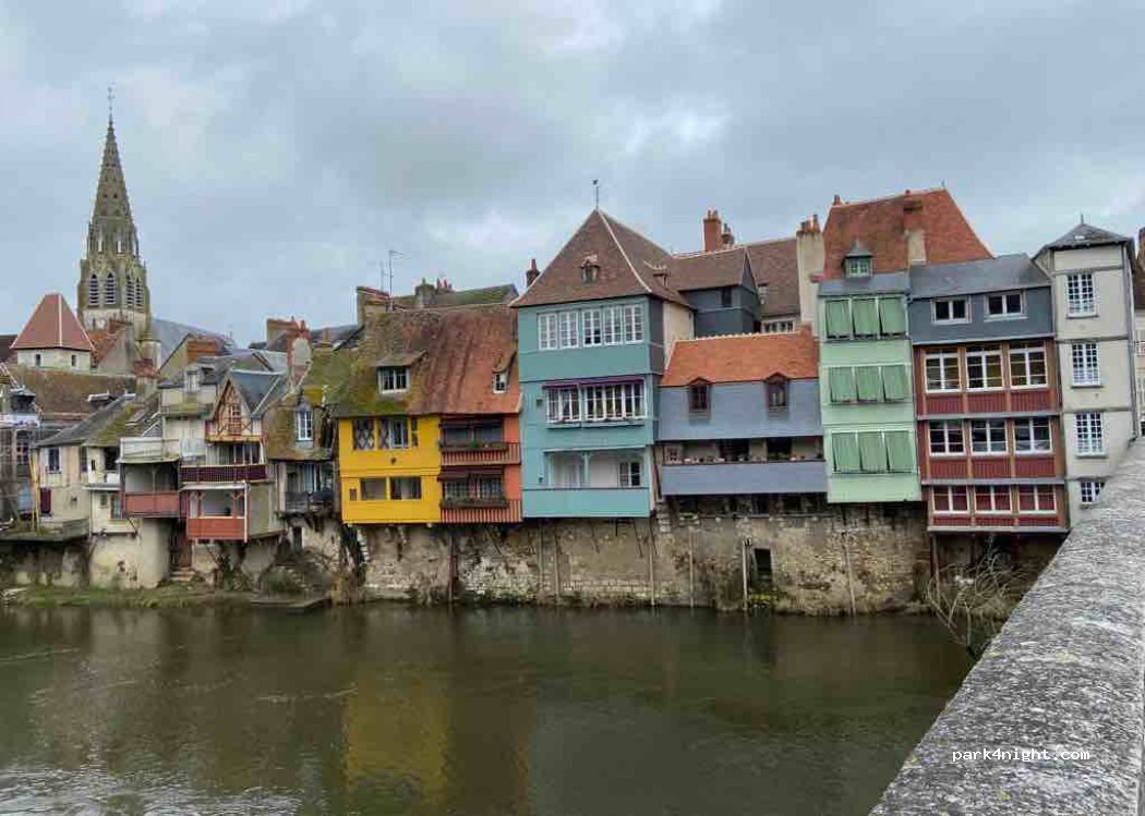 (36200) Argenton-sur-Creuse - 15 Rue de la Grenouille — foto 2