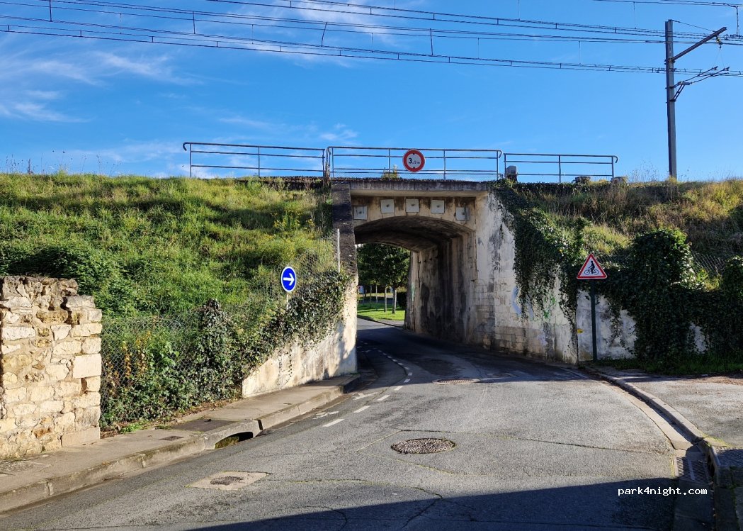 (36200) Argenton-sur-Creuse - 15 Rue de la Grenouille — foto 3