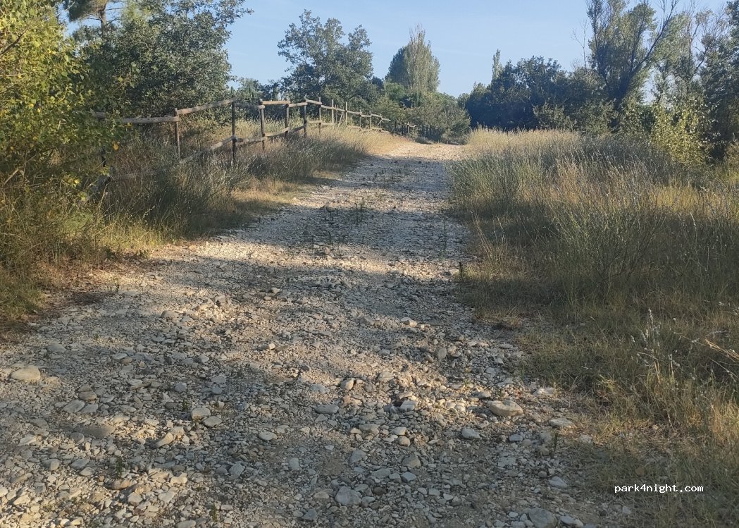 (84480) Bonnieux - Chemin de l'Oratoire — foto