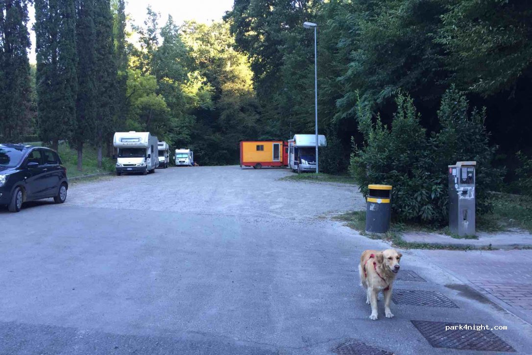 Area sosta camper Poggibonsi — foto