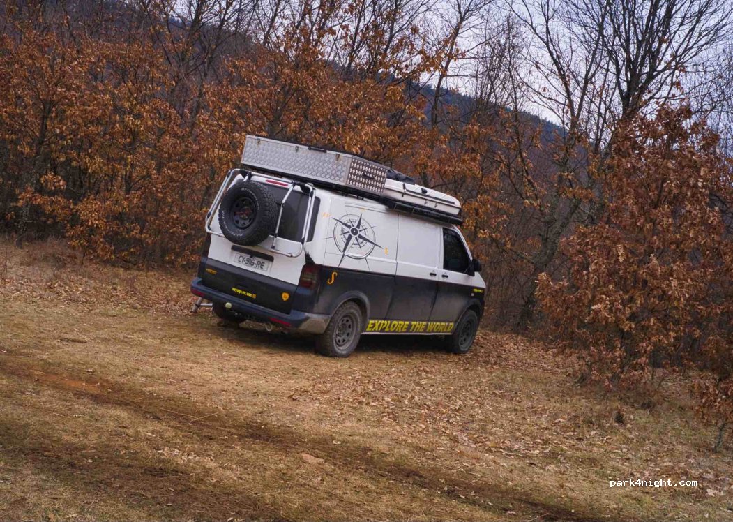 ()  - Road to Pehcevo waterfalls — foto