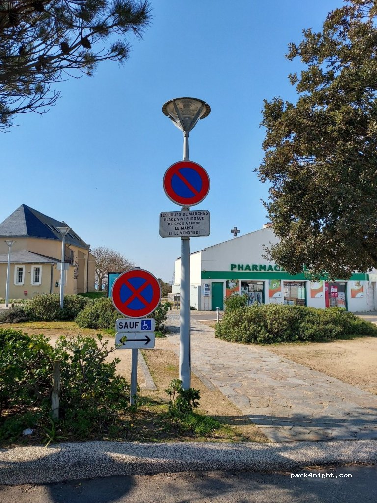 (85270) Saint-Hilaire-de-Riez - 22 Place Vivi Burgaud — foto