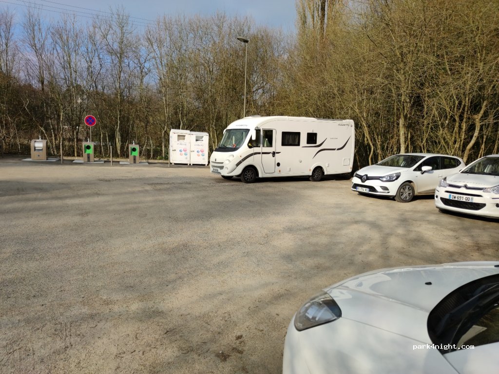 (22510) Moncontour - 2 Place de l'Éperon — foto