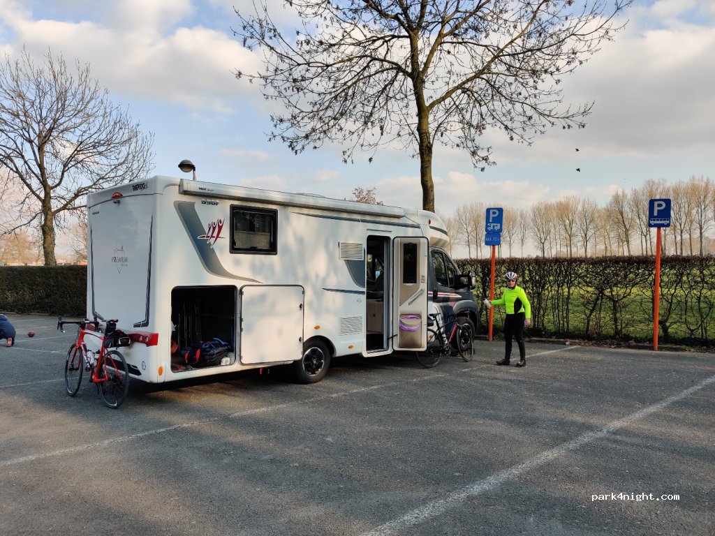 (9120) Beveren - 18 Vesten — foto
