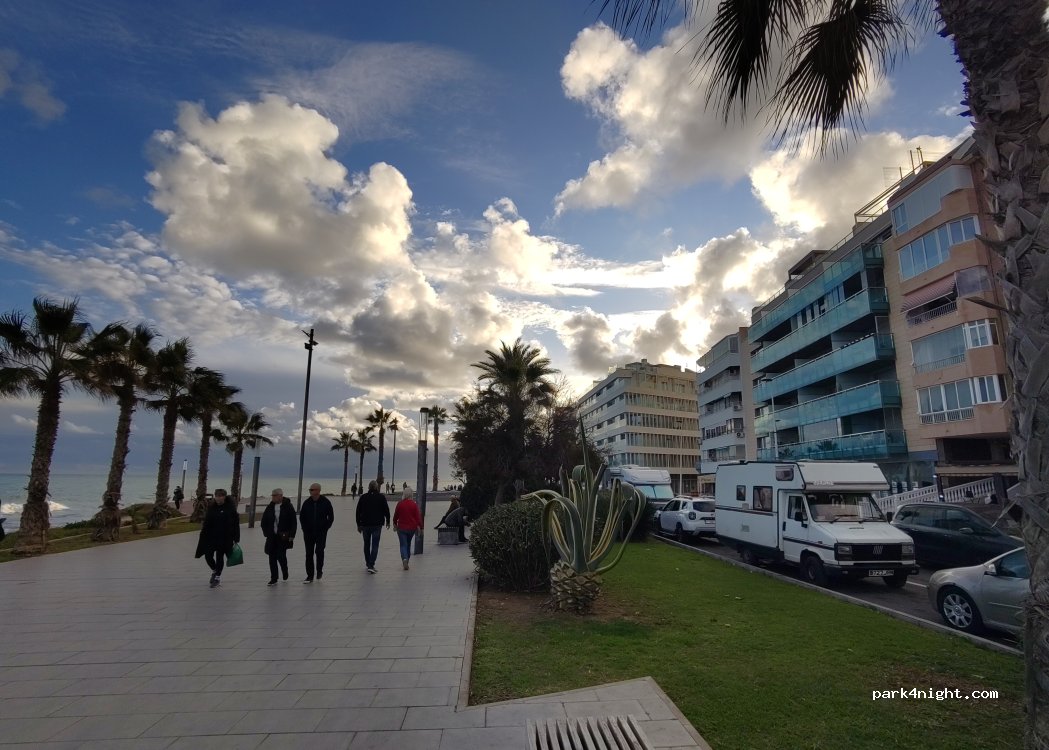 () Torrevieja - 238 Calle Ramon Gallud — foto 2