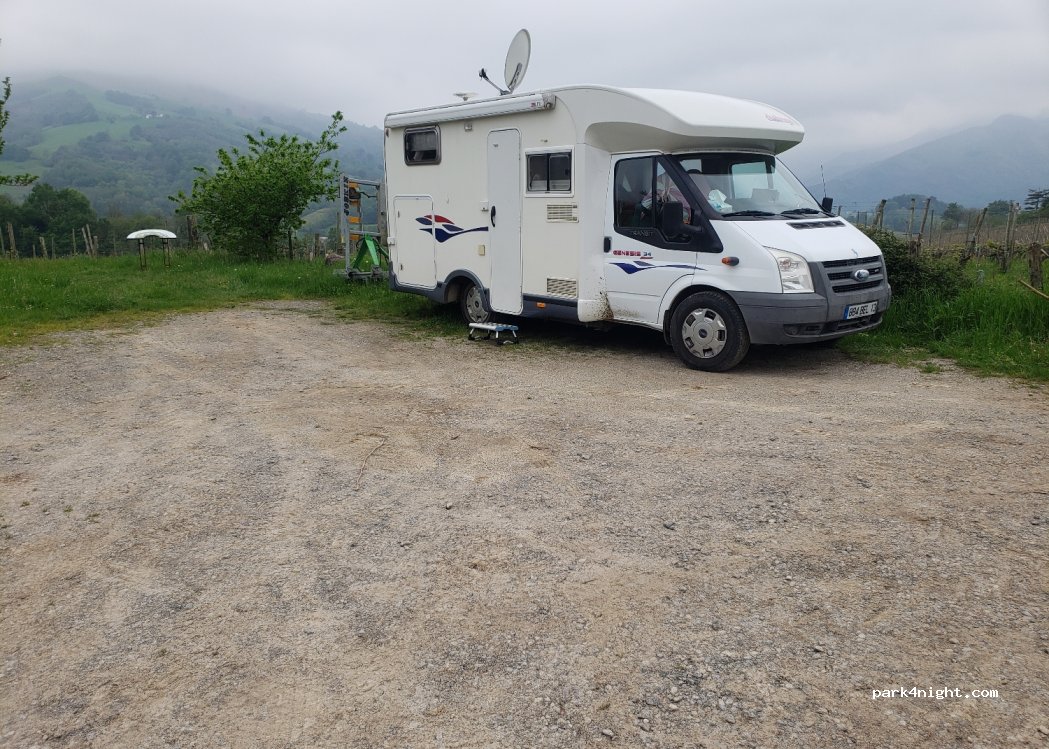 (64220) Irouléguy - Unnamed Road — foto 2