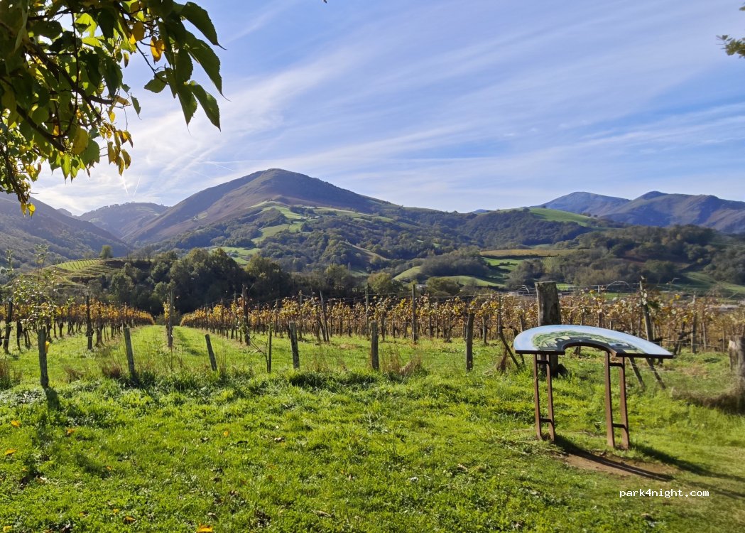 (64220) Irouléguy - Unnamed Road — foto 4