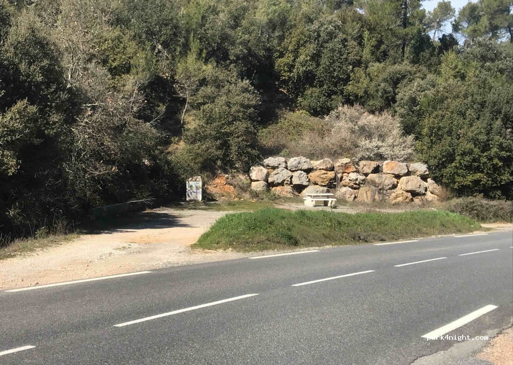 (83670) Barjols - D35 — foto