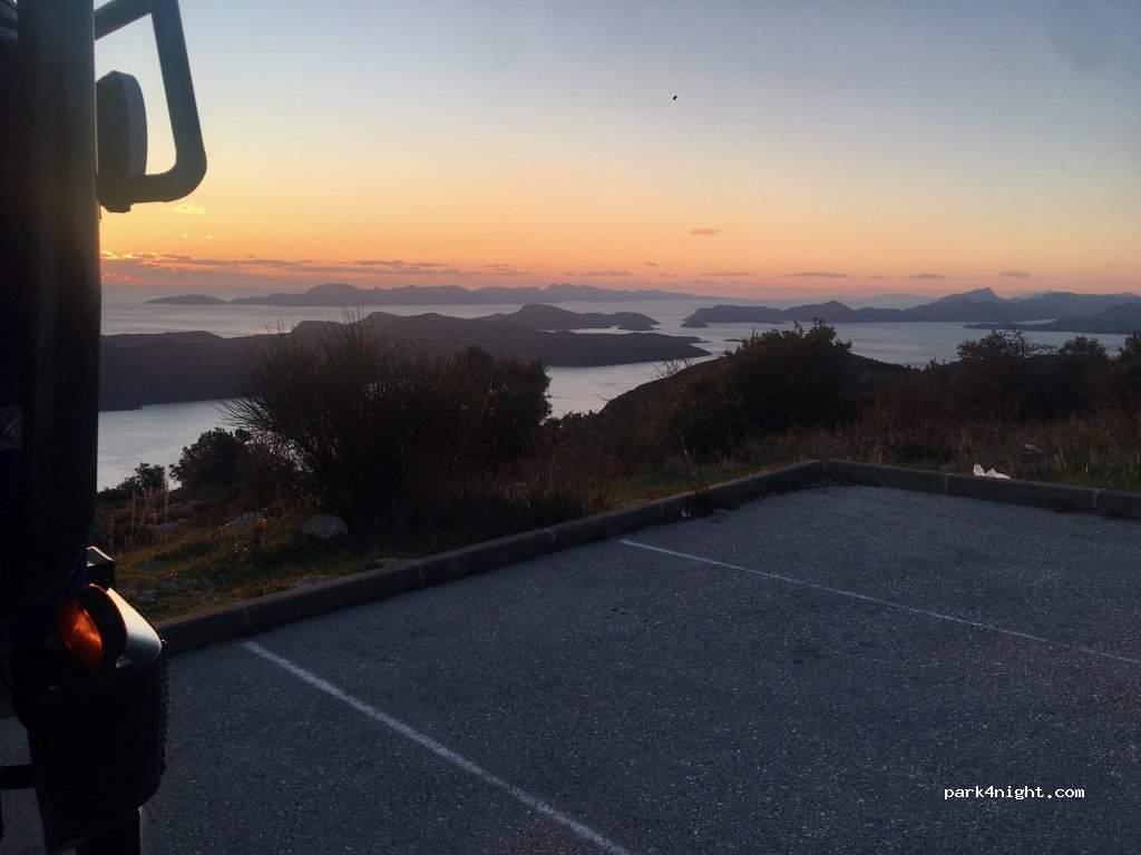 (20232) Majkovi - Unnamed Road — foto