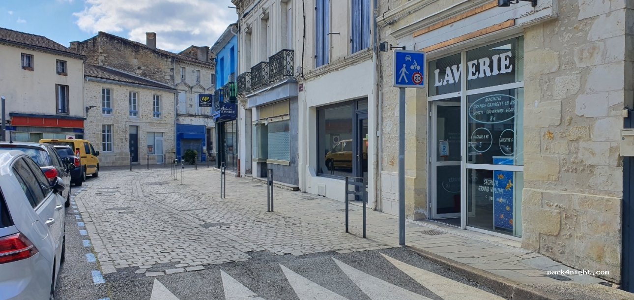 (33340) Lesparre-Médoc - 10 Place du Maréchal Foch — foto