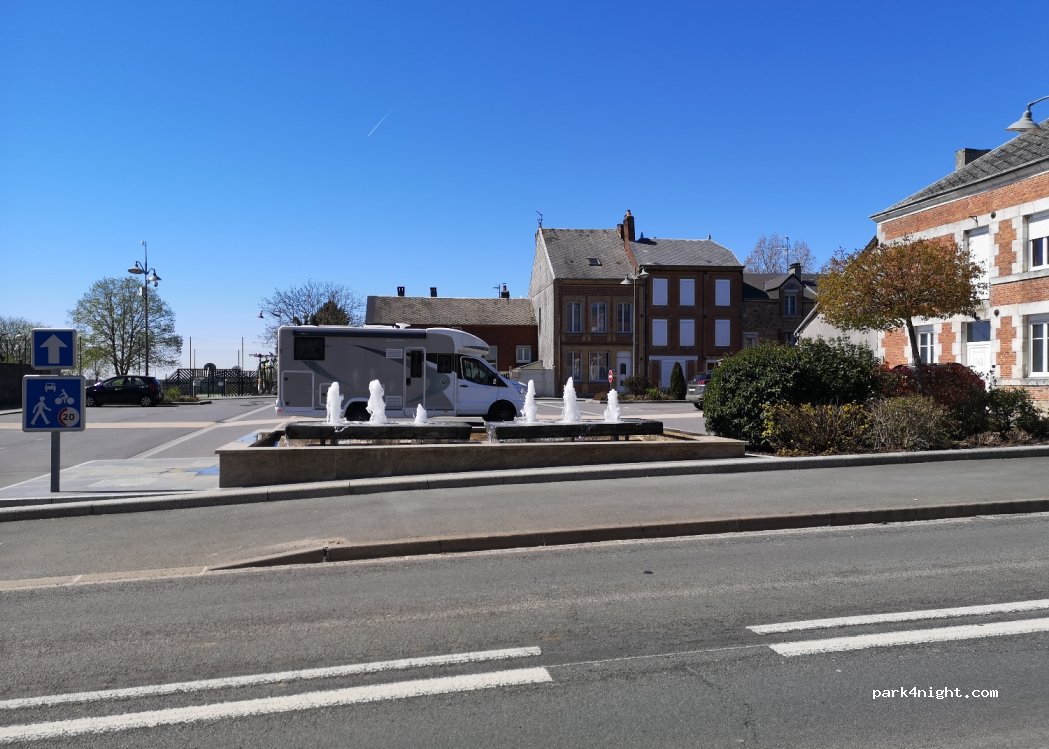 (08260) Maubert-Fontaine - 10 Rue des Remparts — foto 2