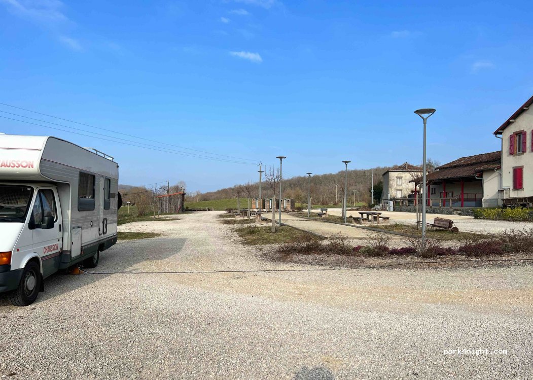 Aire de camping-car Urau — foto 3