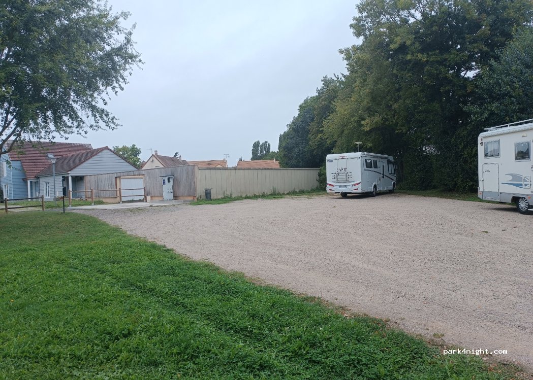 Aire camping-car Marolles-les-Braults — foto 2