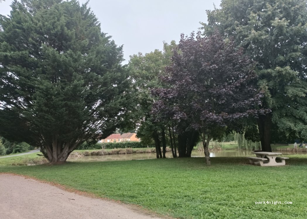 Aire camping-car Marolles-les-Braults — foto 3