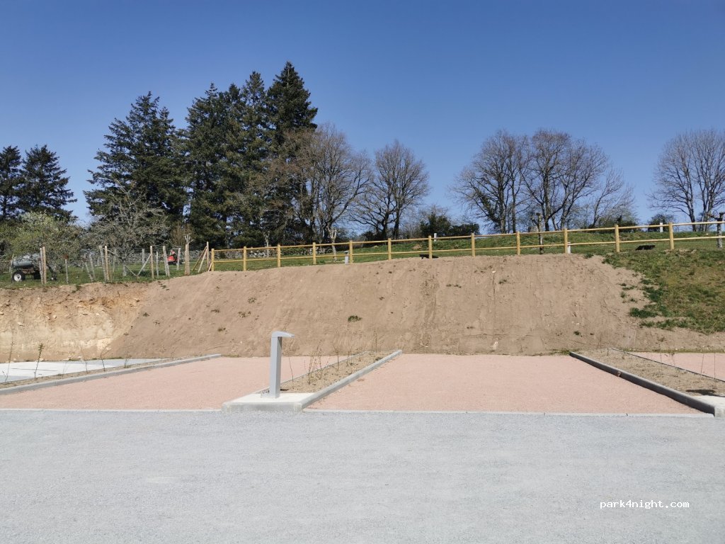 Aire de camping-car Bénévent-l'Abbaye — foto