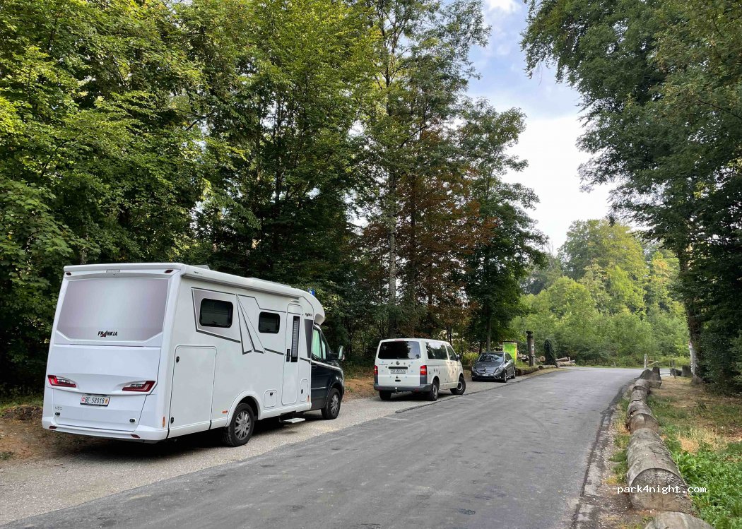 Parking de la forêt de Vernand — foto 3