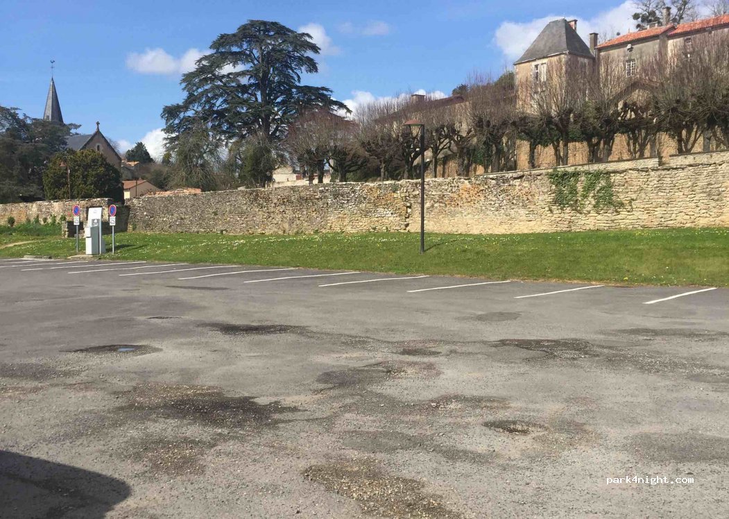 (86240) Iteuil - 1 Place de la Mairie — foto