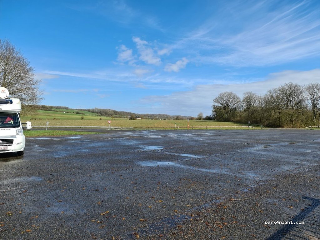 (5630) Cerfontaine - Unnamed Road — foto 3