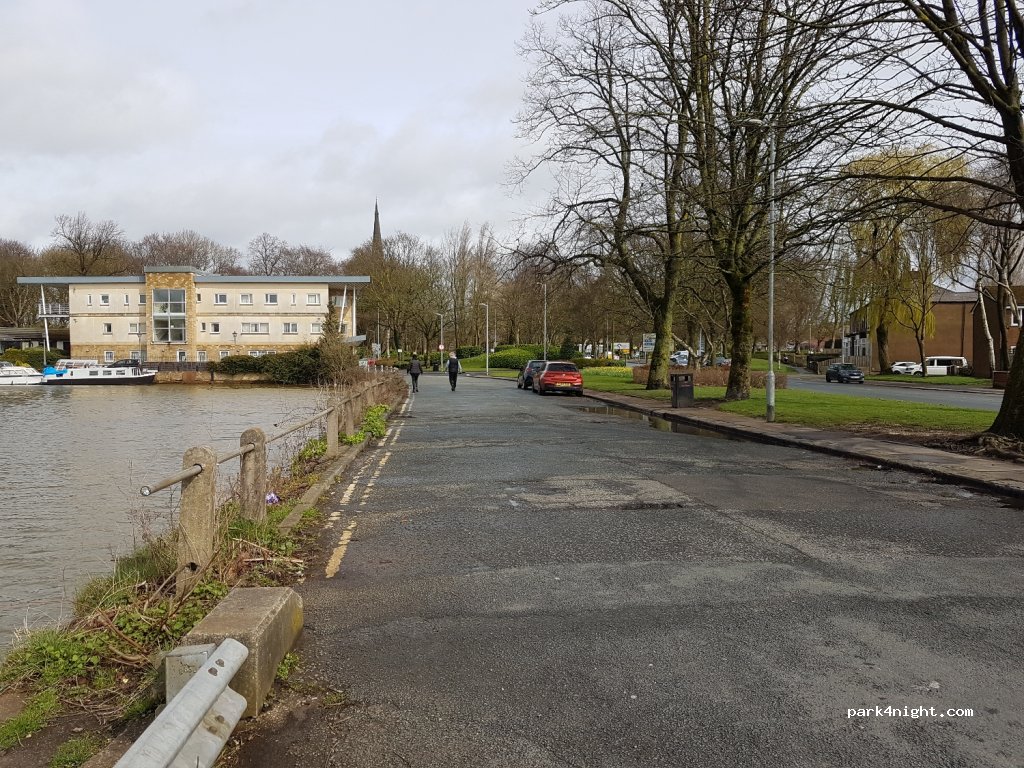 (M30 8AF) Eccles - 25 Canal Bank — foto 2