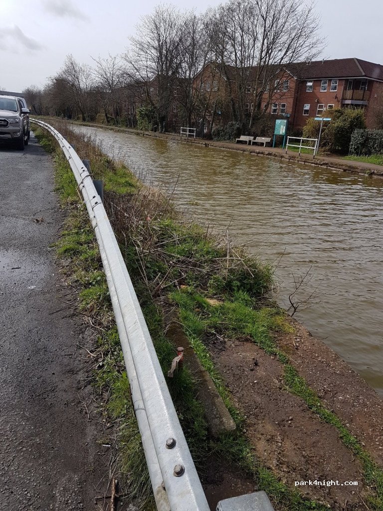(M30 8AF) Eccles - 25 Canal Bank — foto 3