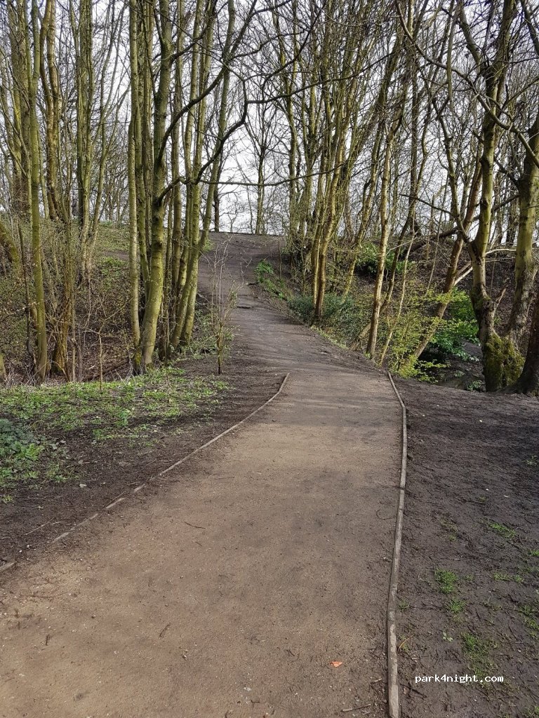 (M30 8AF) Eccles - 25 Canal Bank — foto 4